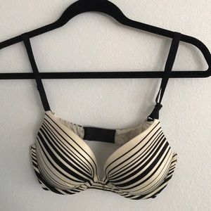 Victoria’s Secret Fabulous plunge bra